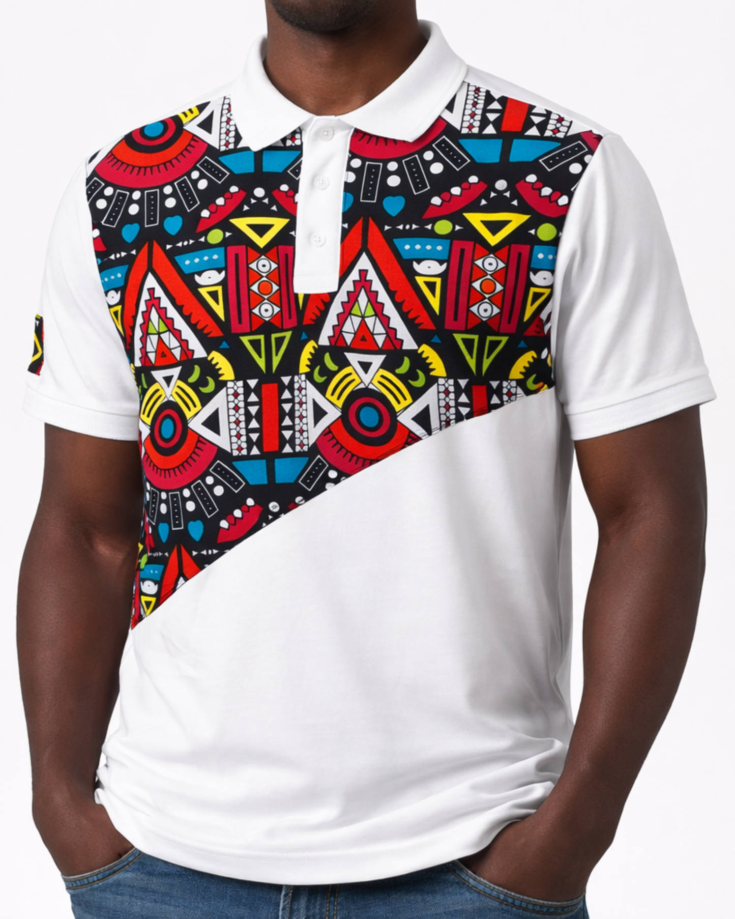 Polo blanc pour homme à empiècements diagonaux en tissu Ankara – Motif africain audacieux